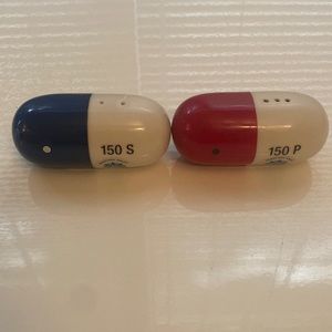 JONATHAN ADLER FULL DOSE PILL SALT & PEPPER SHAKERS